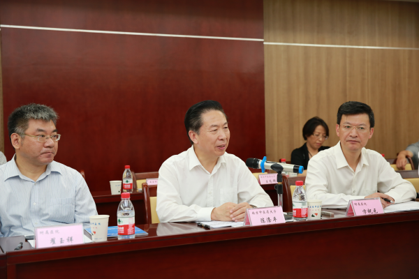 校党委陈涤平书记在座谈会上讲话